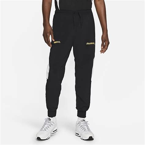 nike sportpulli und traininghose herren schwarz|Schwarze Nike Trainingsanzüge für Herren.